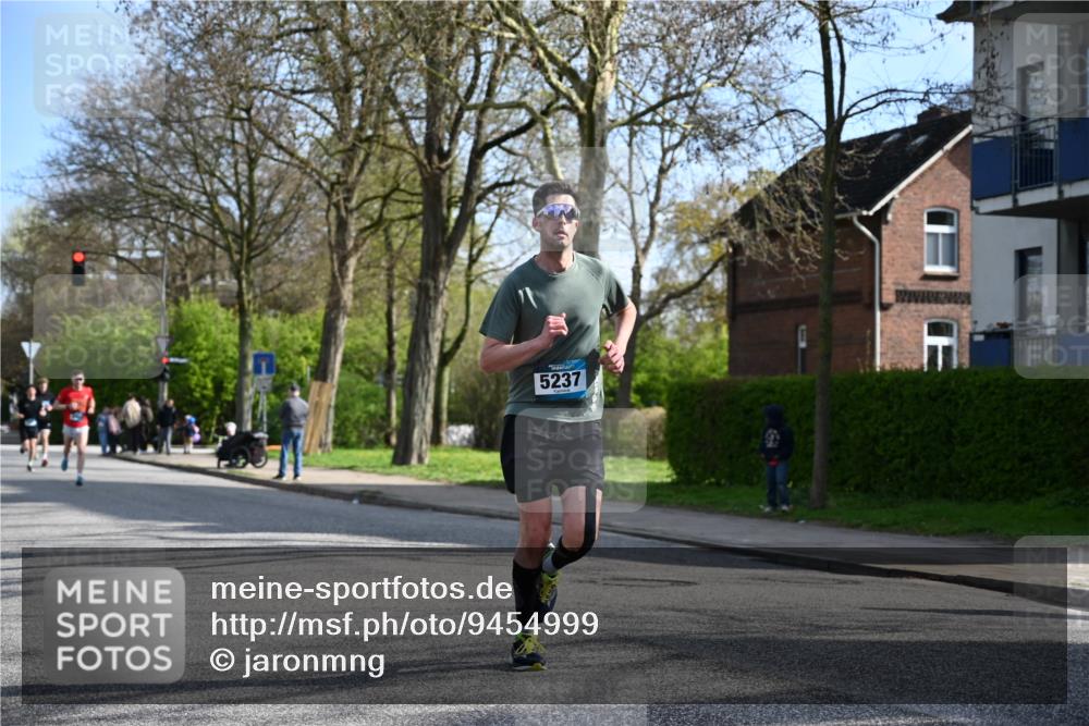 12.04.2026 - 45. Internationalen Wilhelmsburger Insellauf J. Mangold http://msf.ph/oto/9454999 12.04.2026 10:23:30 Ziel 5812, 4953, 5237, 4381, 4566, 3561, 4492, 5684, 3476, 2702, 3351, 3351 meine-sportfotos.de