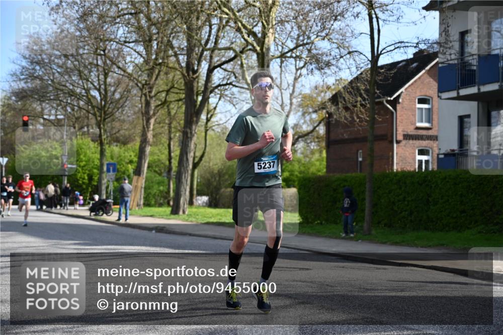 12.04.2026 - 45. Internationalen Wilhelmsburger Insellauf J. Mangold http://msf.ph/oto/9455000 12.04.2026 10:23:31 Ziel 5812, 4953, 5237, 4381, 4566, 3561, 4492, 5684, 3476, 2702, 3351 meine-sportfotos.de