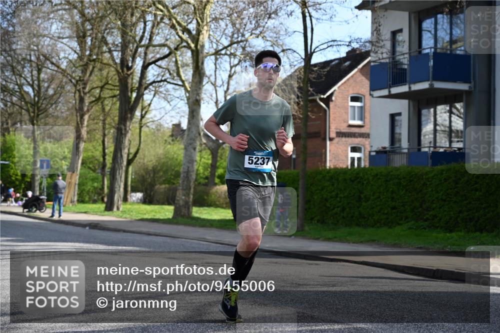 12.04.2026 - 45. Internationalen Wilhelmsburger Insellauf J. Mangold http://msf.ph/oto/9455006 12.04.2026 10:23:31 Ziel 5812, 4953, 5237, 4381, 4566, 3561, 4492, 5684, 3476, 2702, 3351 meine-sportfotos.de