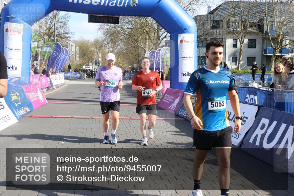 12.04.2026 - 45. Internationalen Wilhelmsburger Insellauf Strokosch-Dieckow http://msf.ph/oto/9455007 12.04.2026 10:30:41 Ziel 5052, 4275, 4748, 4749, 3081, 3958 meine-sportfotos.de