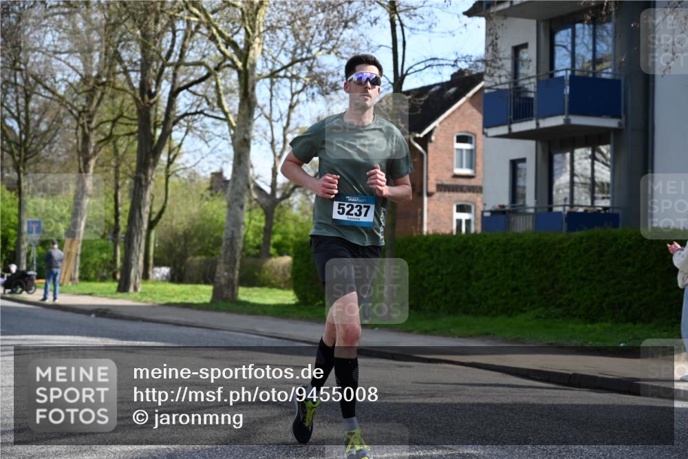 12.04.2026 - 45. Internationalen Wilhelmsburger Insellauf J. Mangold http://msf.ph/oto/9455008 12.04.2026 10:23:31 Ziel 5812, 4953, 5237, 4381, 4566, 3561, 4492, 5684, 3476, 2702, 3351 meine-sportfotos.de
