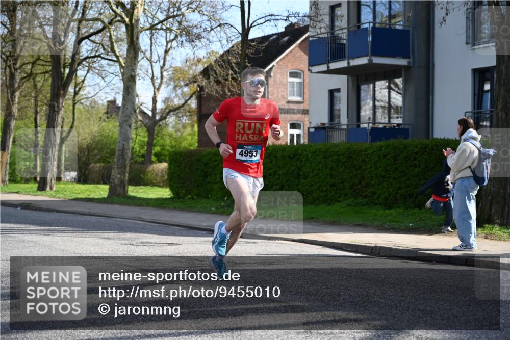 12.04.2026 - 45. Internationalen Wilhelmsburger Insellauf J. Mangold http://msf.ph/oto/9455010 12.04.2026 10:23:36 Ziel 4953, 5237, 4381, 4566, 3561, 4492, 5684, 3476, 2702, 3351, 3813 meine-sportfotos.de