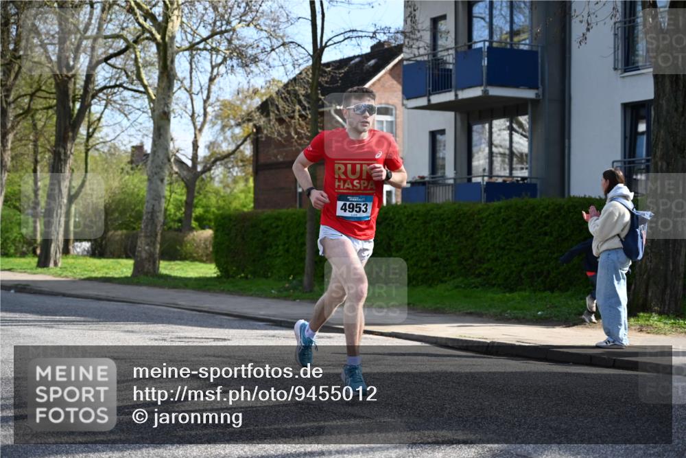 12.04.2026 - 45. Internationalen Wilhelmsburger Insellauf J. Mangold http://msf.ph/oto/9455012 12.04.2026 10:23:36 Ziel 4953, 5237, 4381, 4566, 3561, 4492, 5684, 3476, 2702, 3351, 3813 meine-sportfotos.de