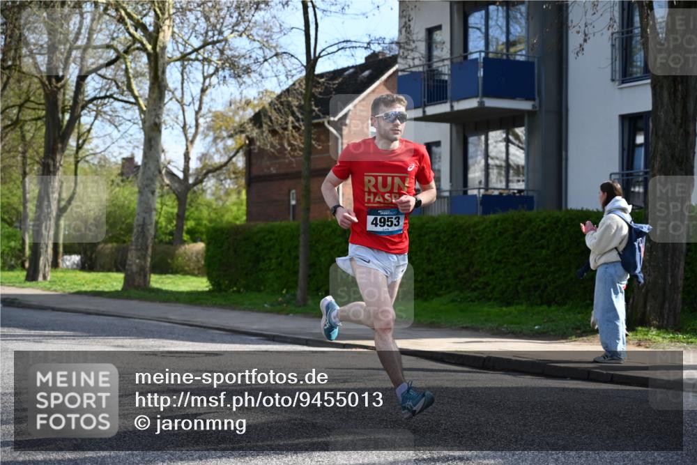 12.04.2026 - 45. Internationalen Wilhelmsburger Insellauf J. Mangold http://msf.ph/oto/9455013 12.04.2026 10:23:36 Ziel 4953, 5237, 4381, 4566, 3561, 4492, 5684, 3476, 2702, 3351, 3813 meine-sportfotos.de