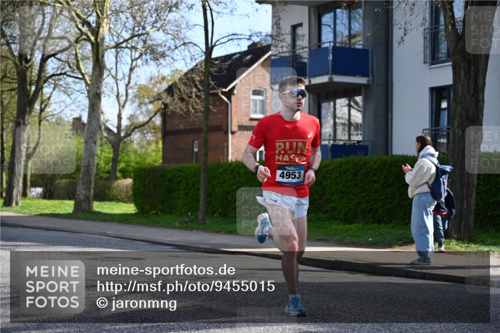 12.04.2026 - 45. Internationalen Wilhelmsburger Insellauf J. Mangold http://msf.ph/oto/9455015 12.04.2026 10:23:36 Ziel 4953, 5237, 4381, 4566, 3561, 4492, 5684, 3476, 2702, 3351, 3813 meine-sportfotos.de
