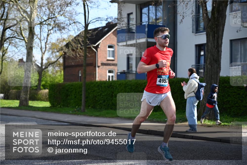 12.04.2026 - 45. Internationalen Wilhelmsburger Insellauf J. Mangold http://msf.ph/oto/9455017 12.04.2026 10:23:36 Ziel 4953, 5237, 4381, 4566, 3561, 4492, 5684, 3476, 2702, 3351, 3813 meine-sportfotos.de
