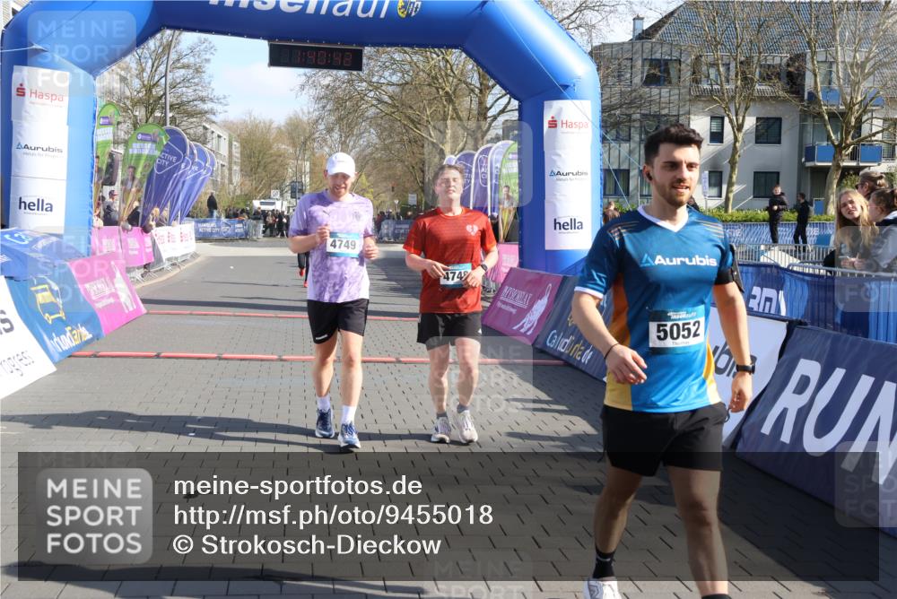 12.04.2026 - 45. Internationalen Wilhelmsburger Insellauf Strokosch-Dieckow http://msf.ph/oto/9455018 12.04.2026 10:30:41 Ziel 5052, 4275, 4748, 4749, 3081, 3958 meine-sportfotos.de