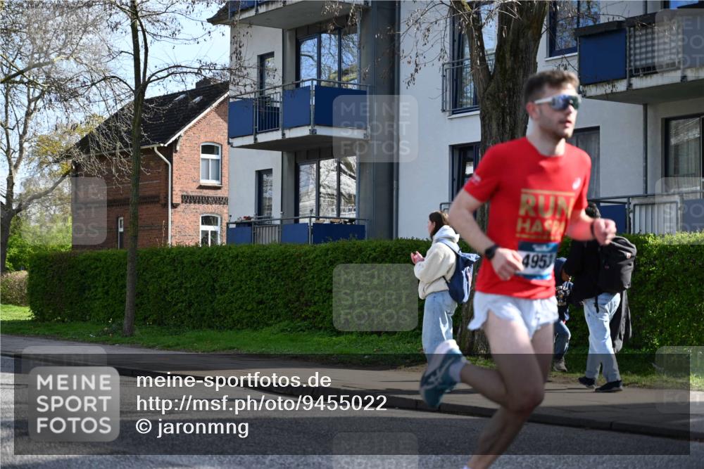12.04.2026 - 45. Internationalen Wilhelmsburger Insellauf J. Mangold http://msf.ph/oto/9455022 12.04.2026 10:23:36 Ziel 4953, 5237, 4381, 4566, 3561, 4492, 5684, 3476, 2702, 3351, 3813 meine-sportfotos.de