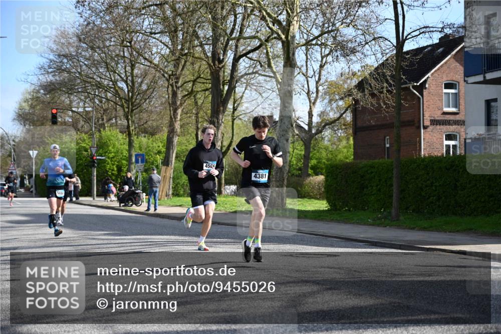 12.04.2026 - 45. Internationalen Wilhelmsburger Insellauf J. Mangold http://msf.ph/oto/9455026 12.04.2026 10:23:38 Ziel 4953, 5237, 4381, 4566, 3561, 4492, 5684, 3476, 2702, 3476, 2702, 3351, 3813 meine-sportfotos.de