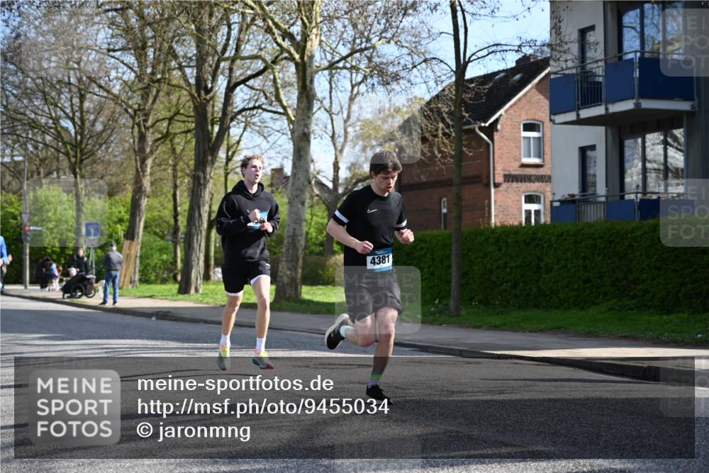 12.04.2026 - 45. Internationalen Wilhelmsburger Insellauf J. Mangold http://msf.ph/oto/9455034 12.04.2026 10:23:38 Ziel 4953, 5237, 4381, 4566, 3561, 4492, 5684, 3476, 2702, 3476, 2702, 3351, 3813 meine-sportfotos.de