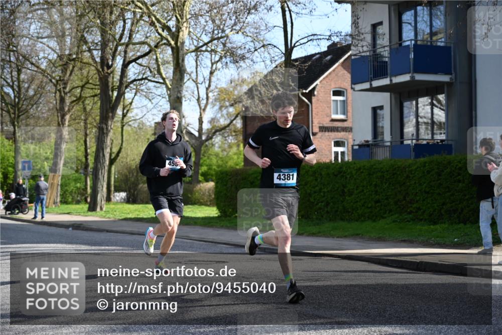 12.04.2026 - 45. Internationalen Wilhelmsburger Insellauf J. Mangold http://msf.ph/oto/9455040 12.04.2026 10:23:38 Ziel 4953, 5237, 4381, 4566, 3561, 4492, 5684, 3476, 2702, 3476, 2702, 3351, 3813 meine-sportfotos.de