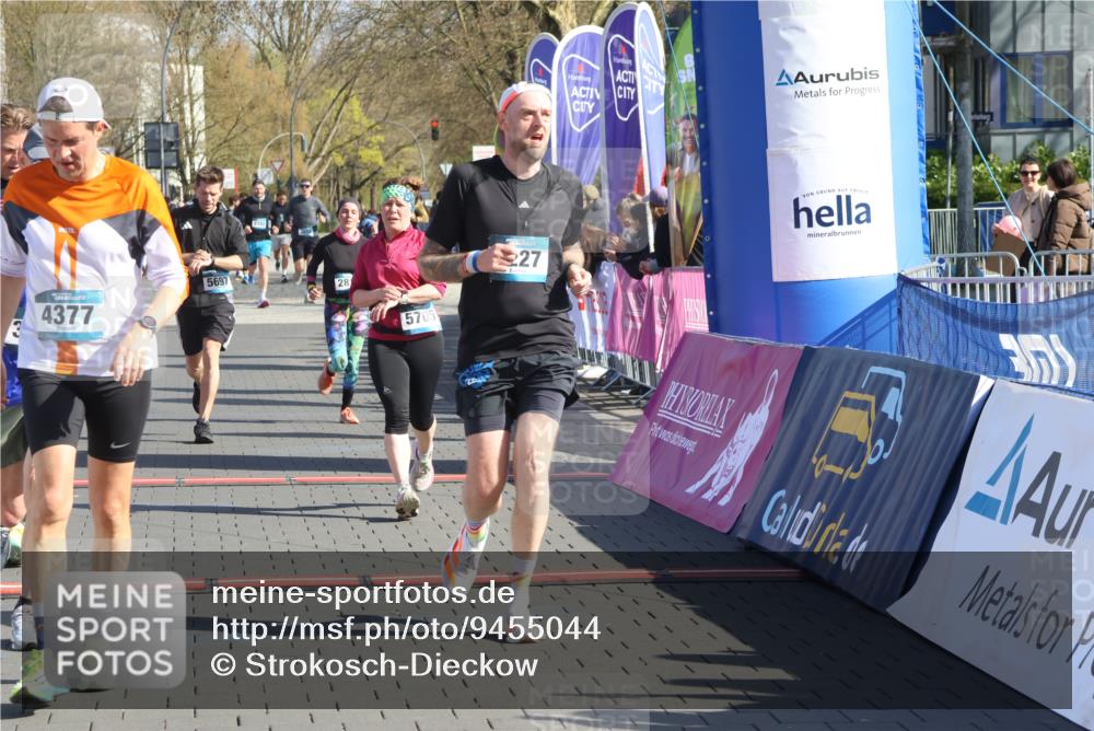 12.04.2026 - 45. Internationalen Wilhelmsburger Insellauf Strokosch-Dieckow http://msf.ph/oto/9455044 12.04.2026 10:43:31 Ziel 2406, 4377, 3086, 3227, 4974, 5705, 2189, 5697, 2813 meine-sportfotos.de