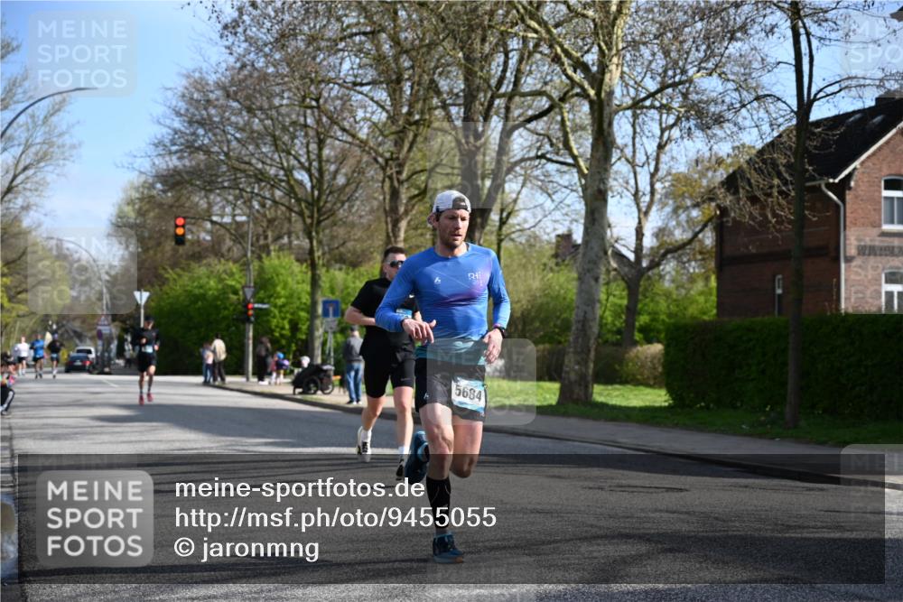 12.04.2026 - 45. Internationalen Wilhelmsburger Insellauf J. Mangold http://msf.ph/oto/9455055 12.04.2026 10:23:41 Ziel 5237, 4381, 4566, 3561, 4492, 5684, 3476, 2702, 3351, 3813, 4052 meine-sportfotos.de