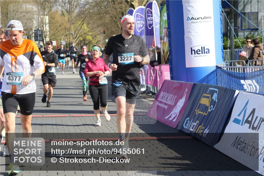 12.04.2026 - 45. Internationalen Wilhelmsburger Insellauf Strokosch-Dieckow http://msf.ph/oto/9455061 12.04.2026 10:43:31 Ziel 2406, 4377, 3086, 3227, 4974, 5705, 2189, 5697, 2813 meine-sportfotos.de