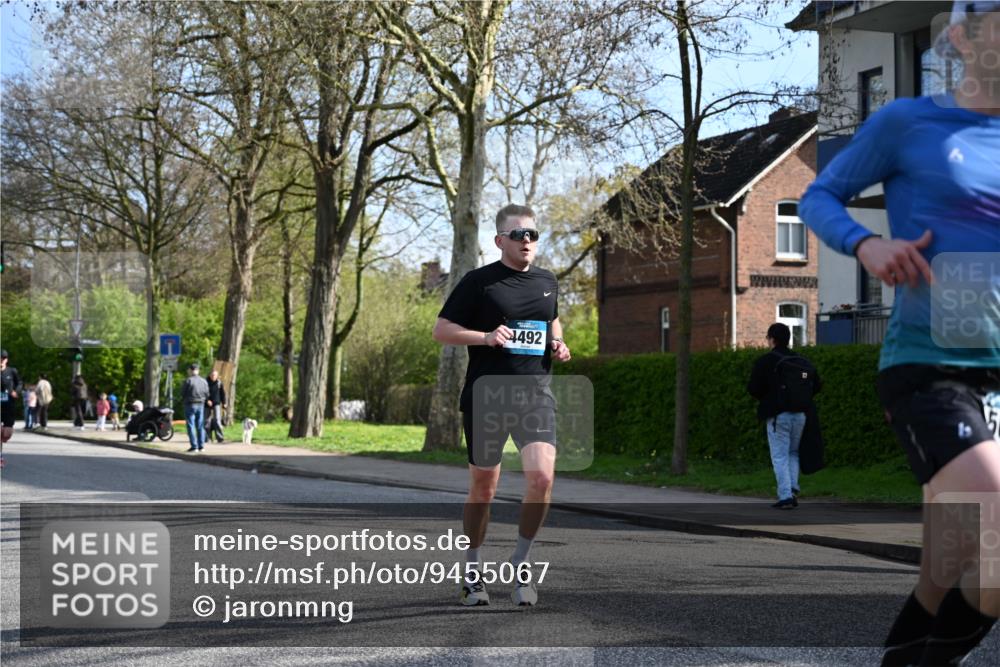 12.04.2026 - 45. Internationalen Wilhelmsburger Insellauf J. Mangold http://msf.ph/oto/9455067 12.04.2026 10:23:42 Ziel 5237, 4381, 4566, 3561, 4492, 5684, 3476, 2702, 3351, 3351, 3813, 4052 meine-sportfotos.de