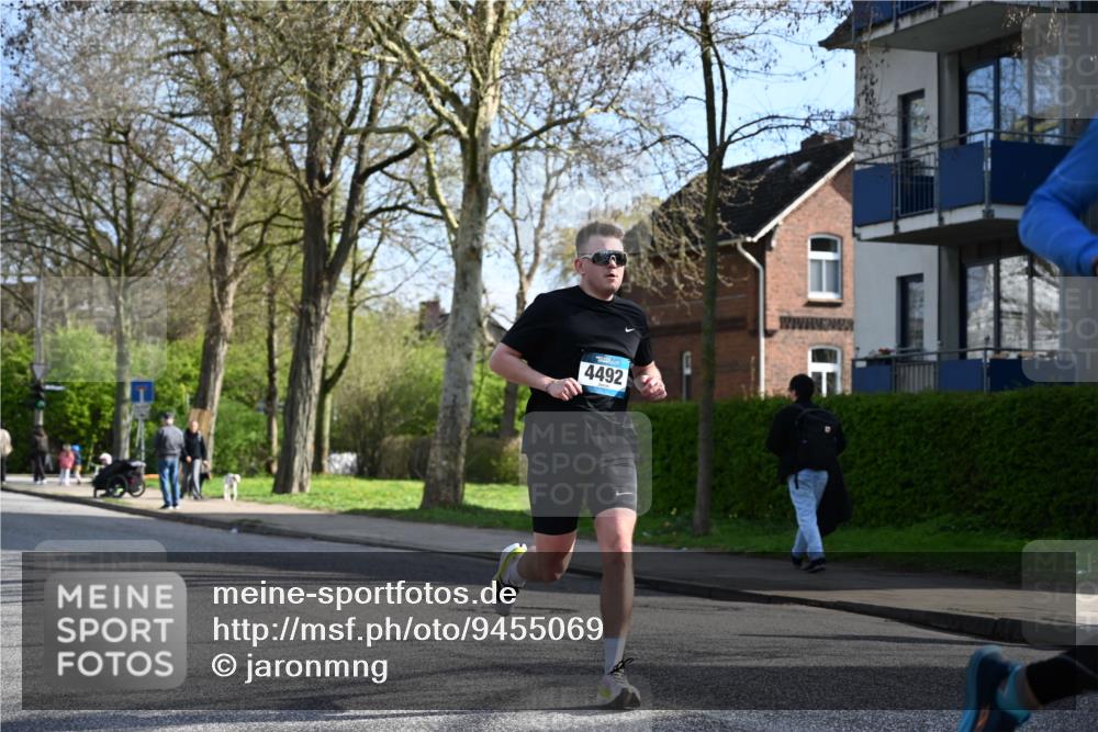 12.04.2026 - 45. Internationalen Wilhelmsburger Insellauf J. Mangold http://msf.ph/oto/9455069 12.04.2026 10:23:42 Ziel 5237, 4381, 4566, 3561, 4492, 5684, 3476, 2702, 3351, 3351, 3813, 4052 meine-sportfotos.de