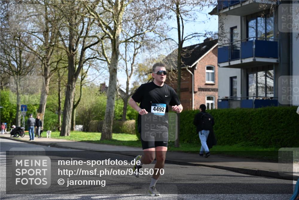 12.04.2026 - 45. Internationalen Wilhelmsburger Insellauf J. Mangold http://msf.ph/oto/9455070 12.04.2026 10:23:42 Ziel 5237, 4381, 4566, 3561, 4492, 5684, 3476, 2702, 3351, 3351, 3813, 4052 meine-sportfotos.de