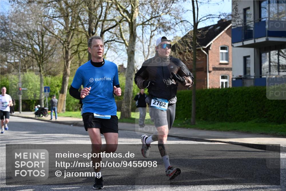 12.04.2026 - 45. Internationalen Wilhelmsburger Insellauf J. Mangold http://msf.ph/oto/9455098 12.04.2026 10:23:56 Ziel 3476, 2702, 3351, 3813, 3813, 4052, 2595 meine-sportfotos.de