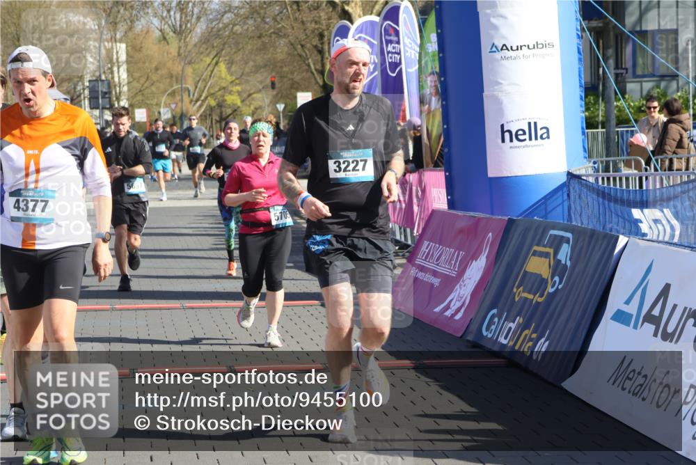 12.04.2026 - 45. Internationalen Wilhelmsburger Insellauf Strokosch-Dieckow http://msf.ph/oto/9455100 12.04.2026 10:43:32 Ziel 2406, 4377, 3086, 3227, 4974, 5705, 2189, 5697, 2813 meine-sportfotos.de