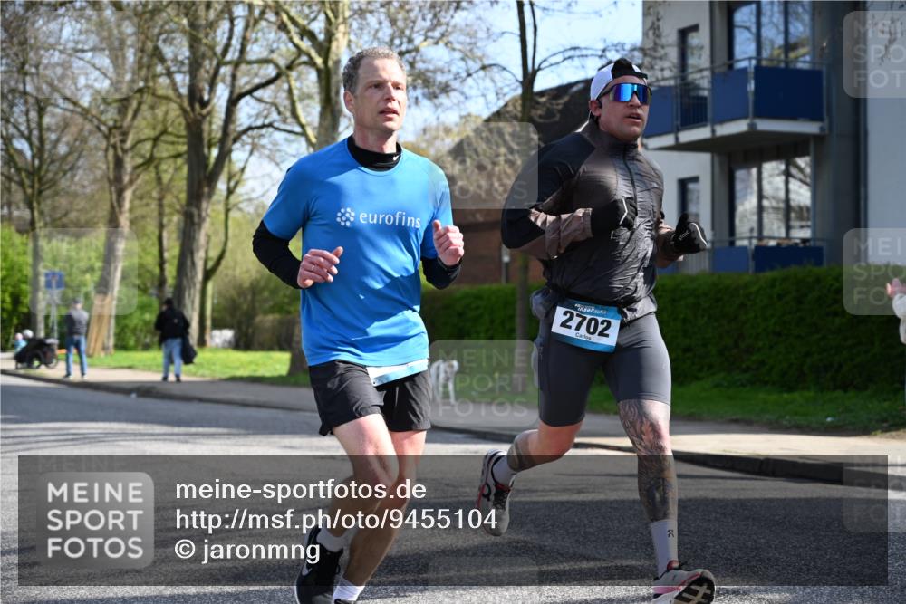 12.04.2026 - 45. Internationalen Wilhelmsburger Insellauf J. Mangold http://msf.ph/oto/9455104 12.04.2026 10:23:56 Ziel 3476, 2702, 3351, 3813, 3813, 4052, 2595 meine-sportfotos.de