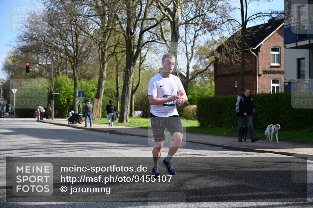 12.04.2026 - 45. Internationalen Wilhelmsburger Insellauf J. Mangold http://msf.ph/oto/9455107 12.04.2026 10:24:00 Ziel 3476, 2702, 3351, 3813, 4052, 2595, 2595, 4143 meine-sportfotos.de