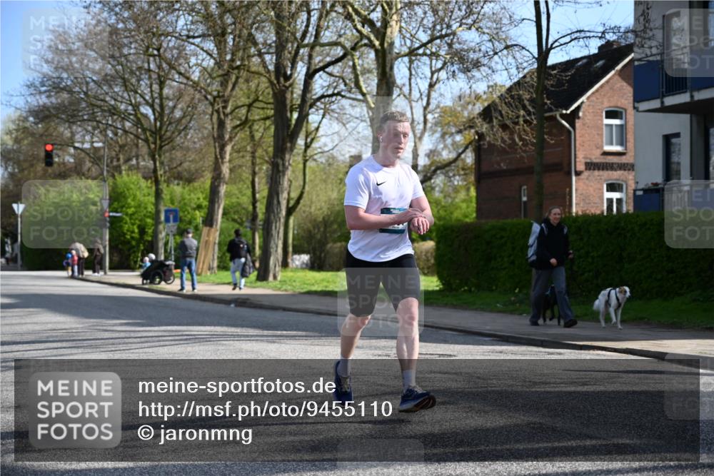 12.04.2026 - 45. Internationalen Wilhelmsburger Insellauf J. Mangold http://msf.ph/oto/9455110 12.04.2026 10:24:00 Ziel 3476, 2702, 3351, 3813, 4052, 2595, 2595, 4143 meine-sportfotos.de