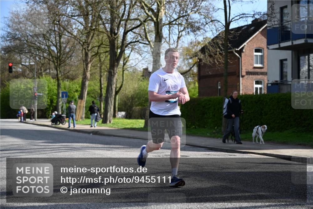 12.04.2026 - 45. Internationalen Wilhelmsburger Insellauf J. Mangold http://msf.ph/oto/9455111 12.04.2026 10:24:00 Ziel 3476, 2702, 3351, 3813, 4052, 2595, 2595, 4143 meine-sportfotos.de