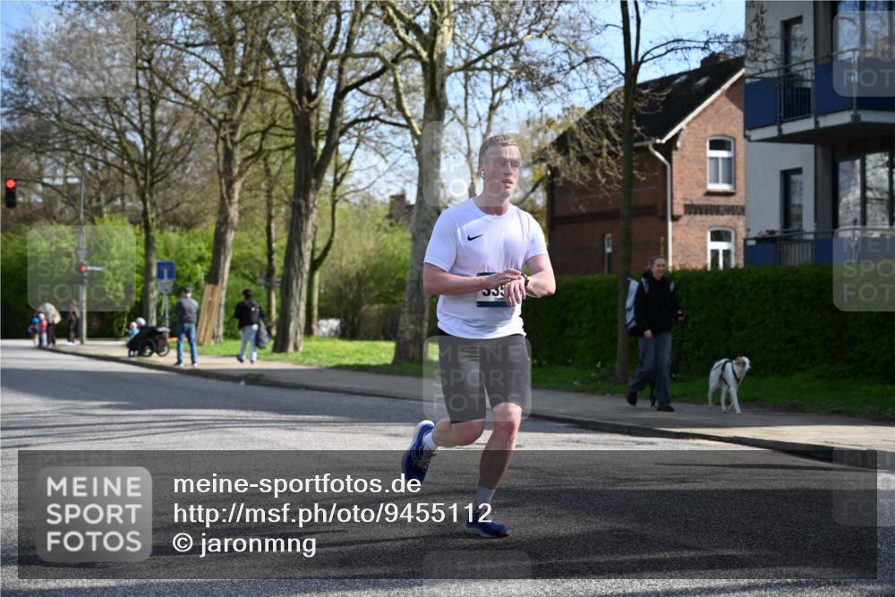 12.04.2026 - 45. Internationalen Wilhelmsburger Insellauf J. Mangold http://msf.ph/oto/9455112 12.04.2026 10:24:00 Ziel 3476, 2702, 3351, 3813, 4052, 2595, 2595, 4143 meine-sportfotos.de