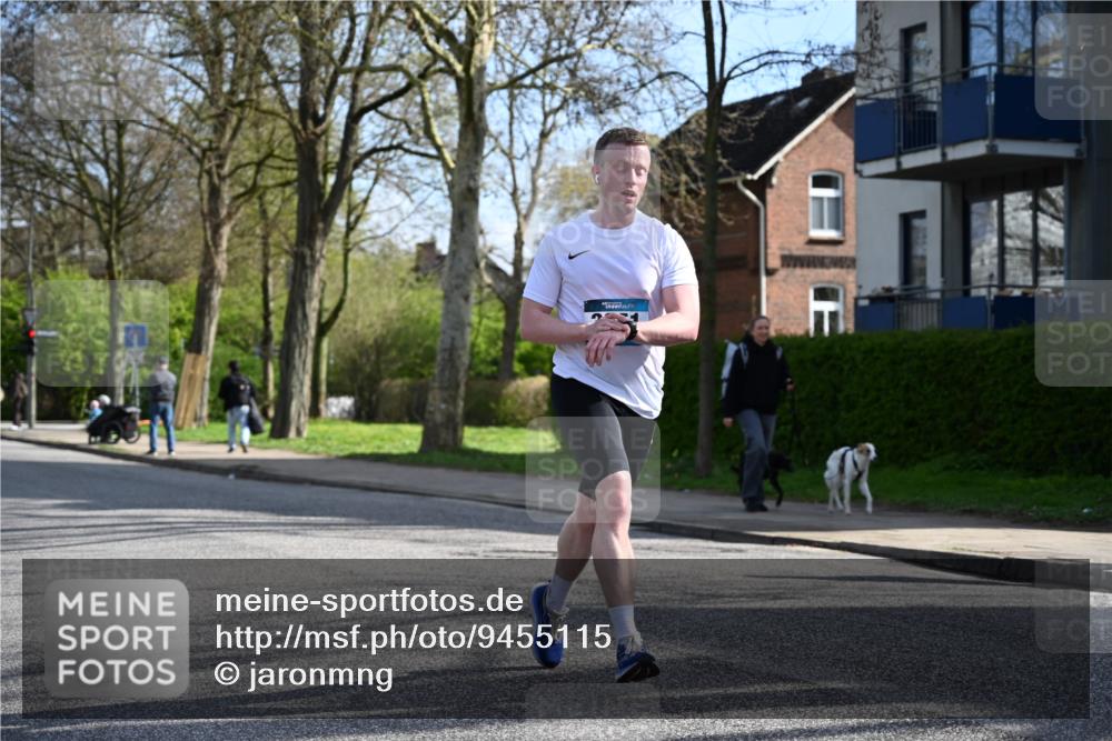 12.04.2026 - 45. Internationalen Wilhelmsburger Insellauf J. Mangold http://msf.ph/oto/9455115 12.04.2026 10:24:00 Ziel 3476, 2702, 3351, 3813, 4052, 2595, 2595, 4143 meine-sportfotos.de