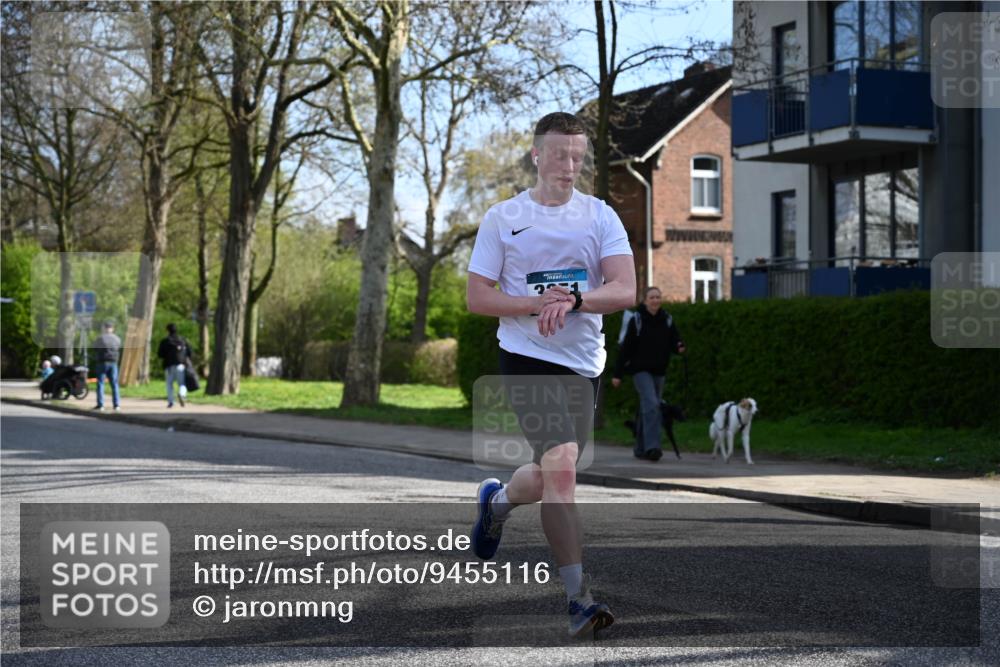 12.04.2026 - 45. Internationalen Wilhelmsburger Insellauf J. Mangold http://msf.ph/oto/9455116 12.04.2026 10:24:00 Ziel 3476, 2702, 3351, 3813, 4052, 2595, 2595, 4143 meine-sportfotos.de