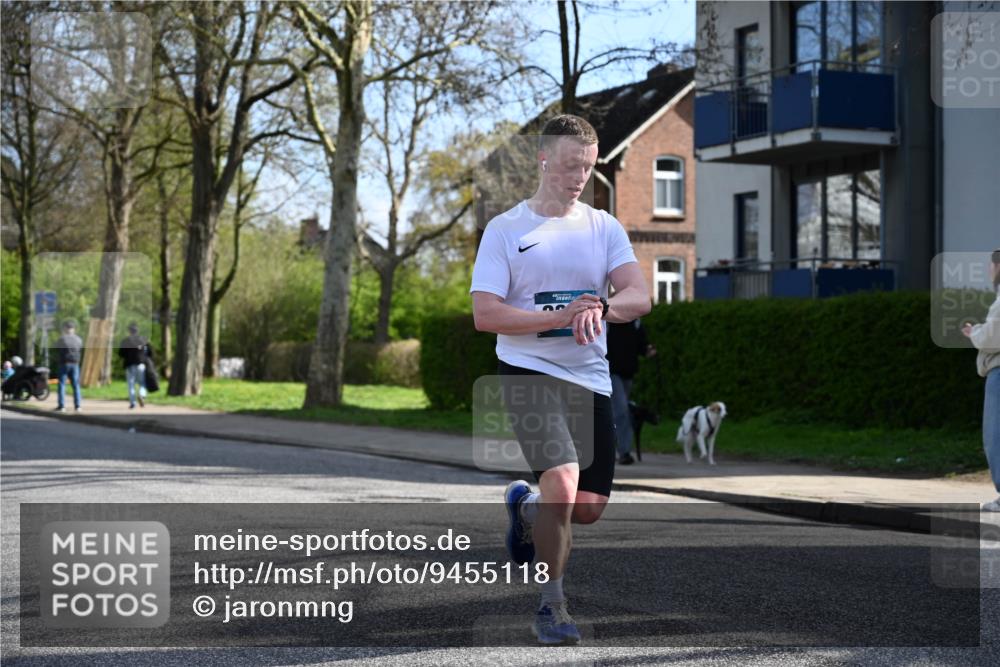 12.04.2026 - 45. Internationalen Wilhelmsburger Insellauf J. Mangold http://msf.ph/oto/9455118 12.04.2026 10:24:00 Ziel 3476, 2702, 3351, 3813, 4052, 2595, 2595, 4143 meine-sportfotos.de