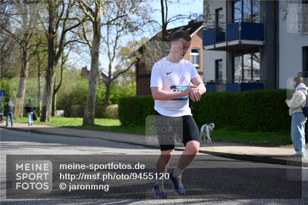 12.04.2026 - 45. Internationalen Wilhelmsburger Insellauf J. Mangold http://msf.ph/oto/9455120 12.04.2026 10:24:00 Ziel 3476, 2702, 3351, 3813, 4052, 2595, 2595, 4143 meine-sportfotos.de