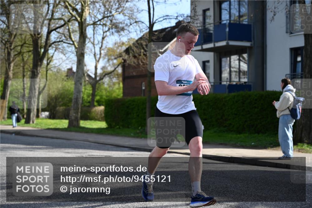 12.04.2026 - 45. Internationalen Wilhelmsburger Insellauf J. Mangold http://msf.ph/oto/9455121 12.04.2026 10:24:00 Ziel 3476, 2702, 3351, 3813, 4052, 2595, 2595, 4143 meine-sportfotos.de