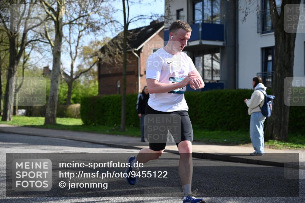 12.04.2026 - 45. Internationalen Wilhelmsburger Insellauf J. Mangold http://msf.ph/oto/9455122 12.04.2026 10:24:00 Ziel 3476, 2702, 3351, 3813, 4052, 2595, 2595, 4143 meine-sportfotos.de