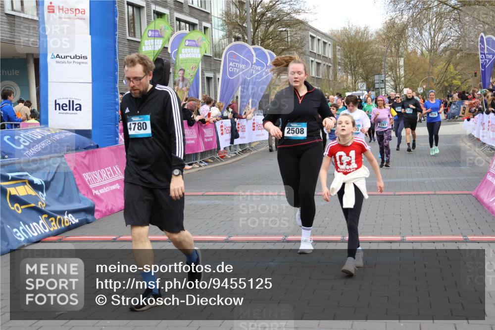 12.04.2026 - 45. Internationalen Wilhelmsburger Insellauf Strokosch-Dieckow http://msf.ph/oto/9455125 12.04.2026 13:03:57 Ziel 2642, 4780, 5063, 2508, 5200, 5208, 4842, 2287, 4843, 4526 meine-sportfotos.de