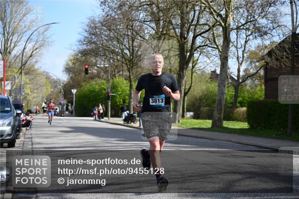 12.04.2026 - 45. Internationalen Wilhelmsburger Insellauf J. Mangold http://msf.ph/oto/9455128 12.04.2026 10:24:13 Ziel 3813, 4052, 2595, 4143, 5609, 4296 meine-sportfotos.de