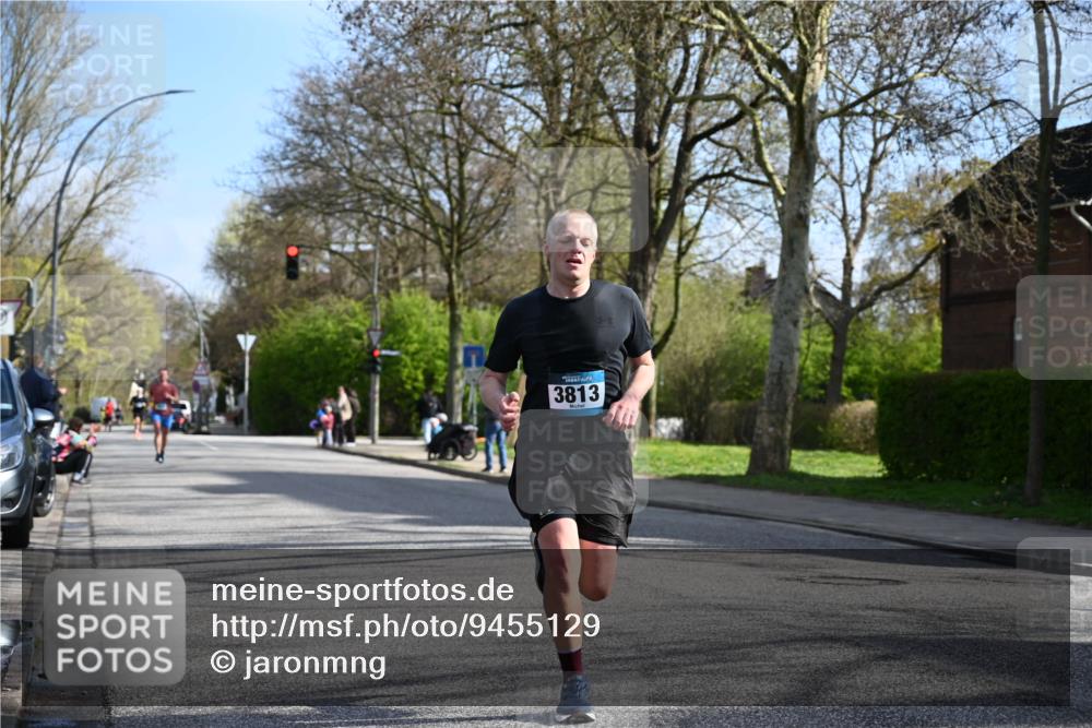 12.04.2026 - 45. Internationalen Wilhelmsburger Insellauf J. Mangold http://msf.ph/oto/9455129 12.04.2026 10:24:13 Ziel 3813, 4052, 2595, 4143, 5609, 4296 meine-sportfotos.de