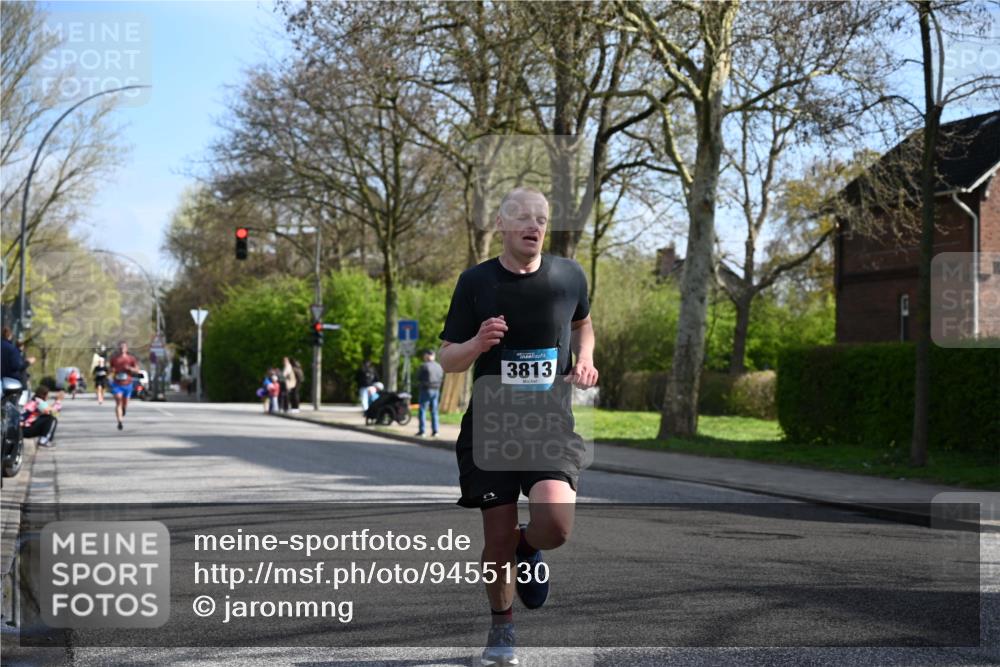 12.04.2026 - 45. Internationalen Wilhelmsburger Insellauf J. Mangold http://msf.ph/oto/9455130 12.04.2026 10:24:13 Ziel 3813, 4052, 2595, 4143, 5609, 4296 meine-sportfotos.de