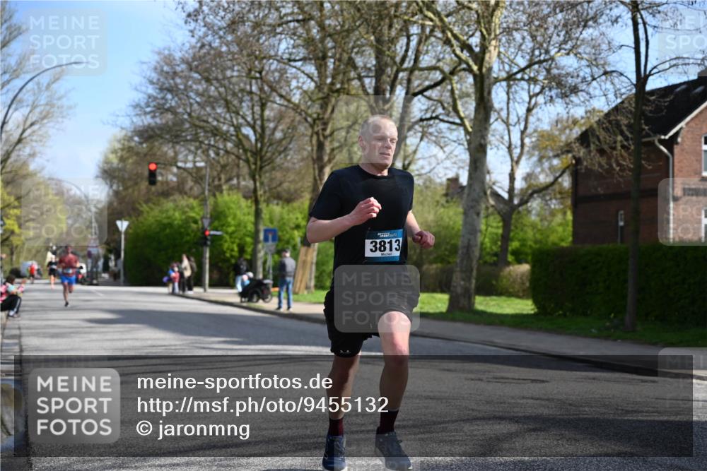 12.04.2026 - 45. Internationalen Wilhelmsburger Insellauf J. Mangold http://msf.ph/oto/9455132 12.04.2026 10:24:13 Ziel 3813, 4052, 2595, 4143, 5609, 4296 meine-sportfotos.de