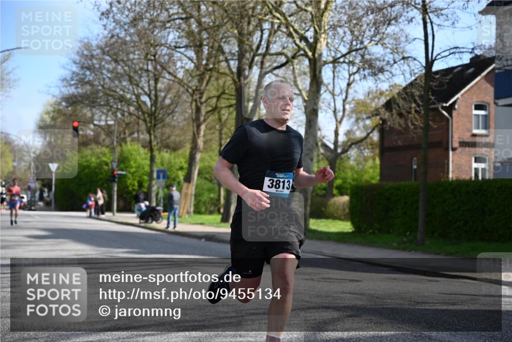 12.04.2026 - 45. Internationalen Wilhelmsburger Insellauf J. Mangold http://msf.ph/oto/9455134 12.04.2026 10:24:13 Ziel 3813, 4052, 2595, 4143, 5609, 4296 meine-sportfotos.de
