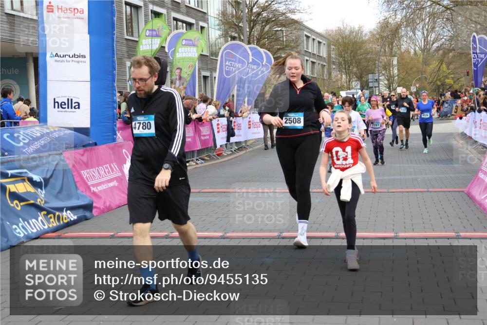 12.04.2026 - 45. Internationalen Wilhelmsburger Insellauf Strokosch-Dieckow http://msf.ph/oto/9455135 12.04.2026 13:03:57 Ziel 2642, 4780, 5063, 2508, 5200, 5208, 4842, 2287, 4843, 4526 meine-sportfotos.de