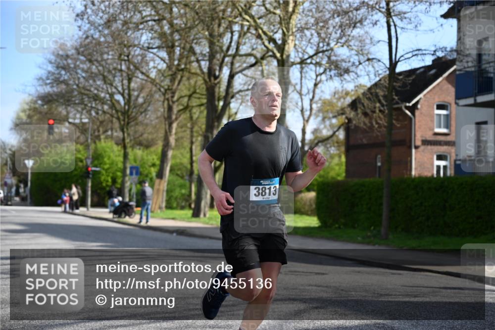 12.04.2026 - 45. Internationalen Wilhelmsburger Insellauf J. Mangold http://msf.ph/oto/9455136 12.04.2026 10:24:13 Ziel 3813, 4052, 2595, 4143, 5609, 4296 meine-sportfotos.de