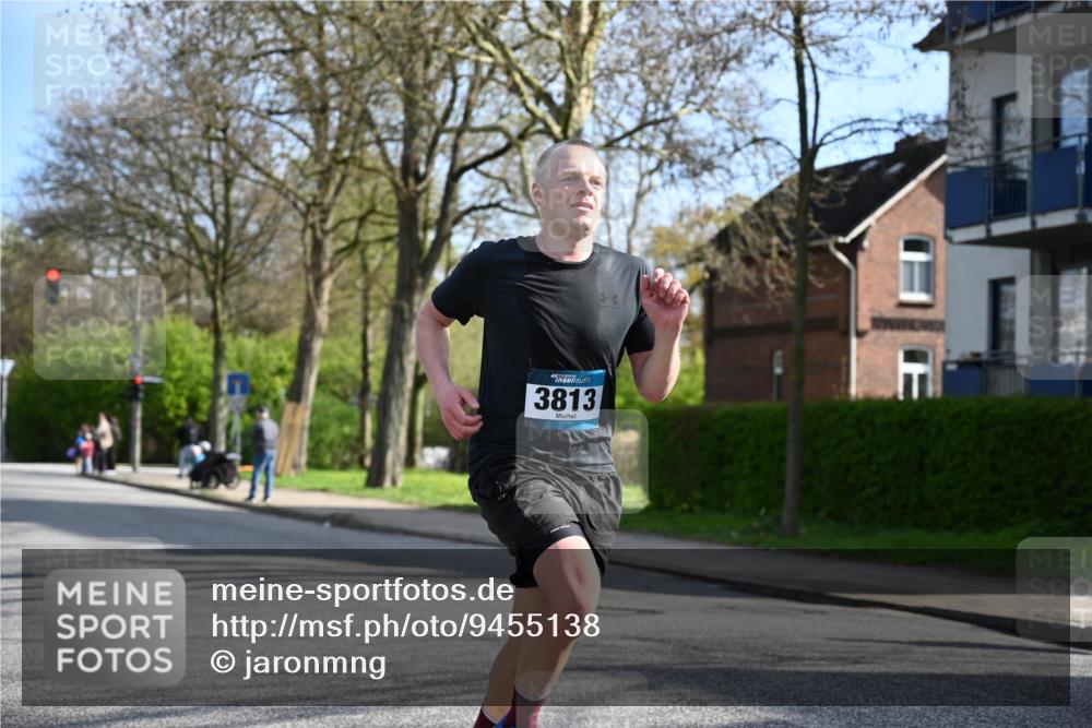 12.04.2026 - 45. Internationalen Wilhelmsburger Insellauf J. Mangold http://msf.ph/oto/9455138 12.04.2026 10:24:13 Ziel 3813, 4052, 2595, 4143, 5609, 4296 meine-sportfotos.de