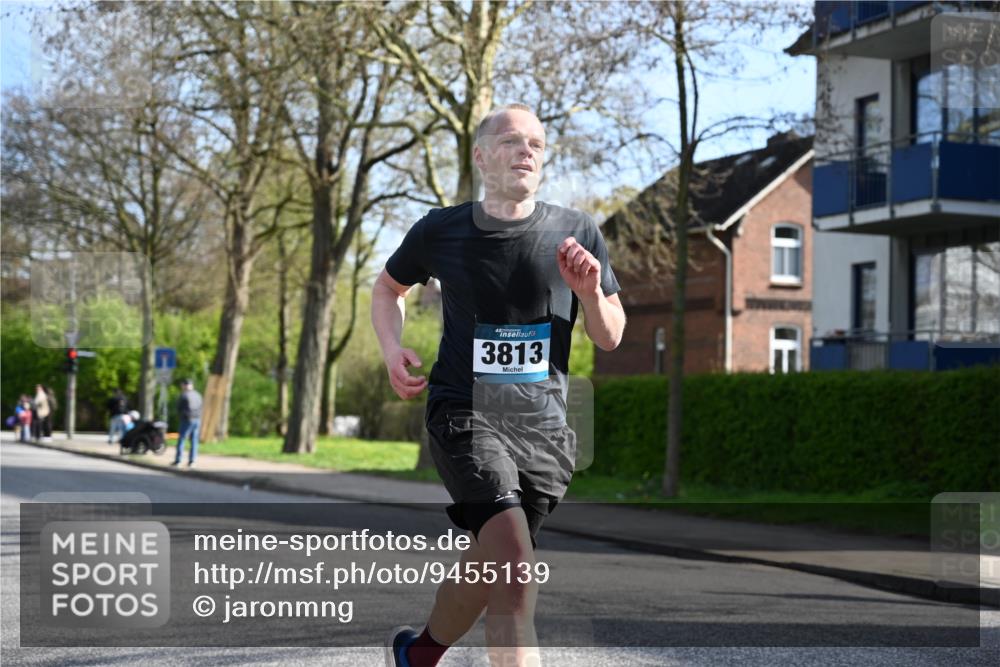 12.04.2026 - 45. Internationalen Wilhelmsburger Insellauf J. Mangold http://msf.ph/oto/9455139 12.04.2026 10:24:13 Ziel 3813, 4052, 2595, 4143, 5609, 4296 meine-sportfotos.de