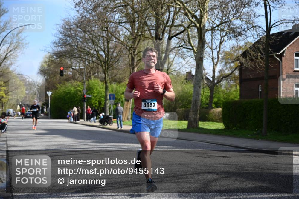 12.04.2026 - 45. Internationalen Wilhelmsburger Insellauf J. Mangold http://msf.ph/oto/9455143 12.04.2026 10:24:21 Ziel 3813, 4052, 2595, 4143, 5609, 4296, 5609, 4296, 3558, 4495, 5415 meine-sportfotos.de