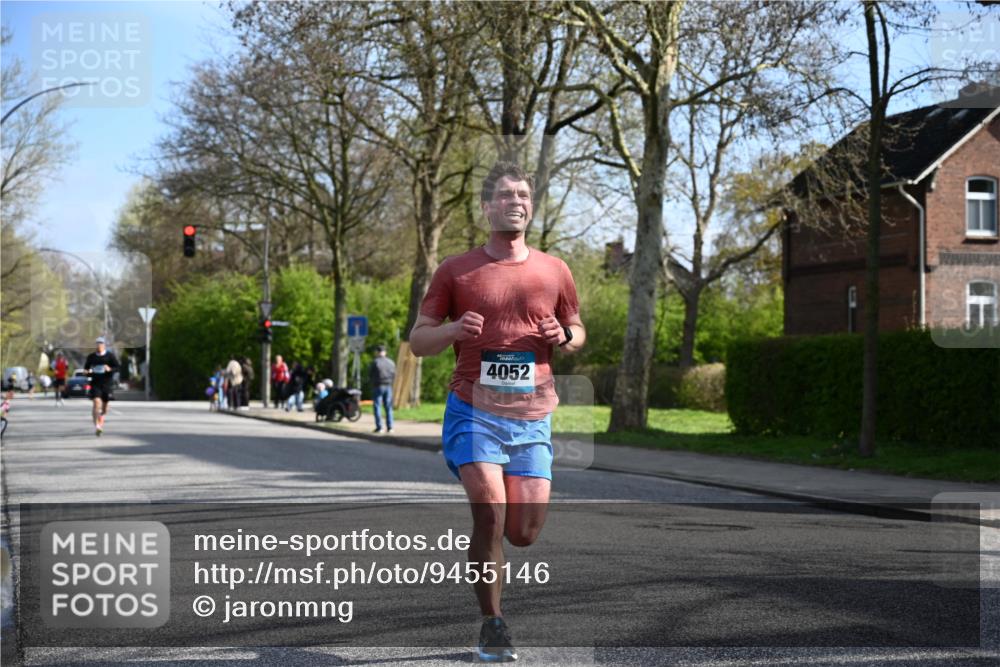 12.04.2026 - 45. Internationalen Wilhelmsburger Insellauf J. Mangold http://msf.ph/oto/9455146 12.04.2026 10:24:21 Ziel 3813, 4052, 2595, 4143, 5609, 4296, 5609, 4296, 3558, 4495, 5415 meine-sportfotos.de
