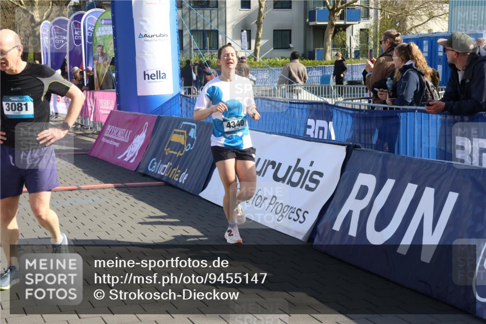 12.04.2026 - 45. Internationalen Wilhelmsburger Insellauf Strokosch-Dieckow http://msf.ph/oto/9455147 12.04.2026 10:30:48 Ziel 3958, 4340, 2317 meine-sportfotos.de