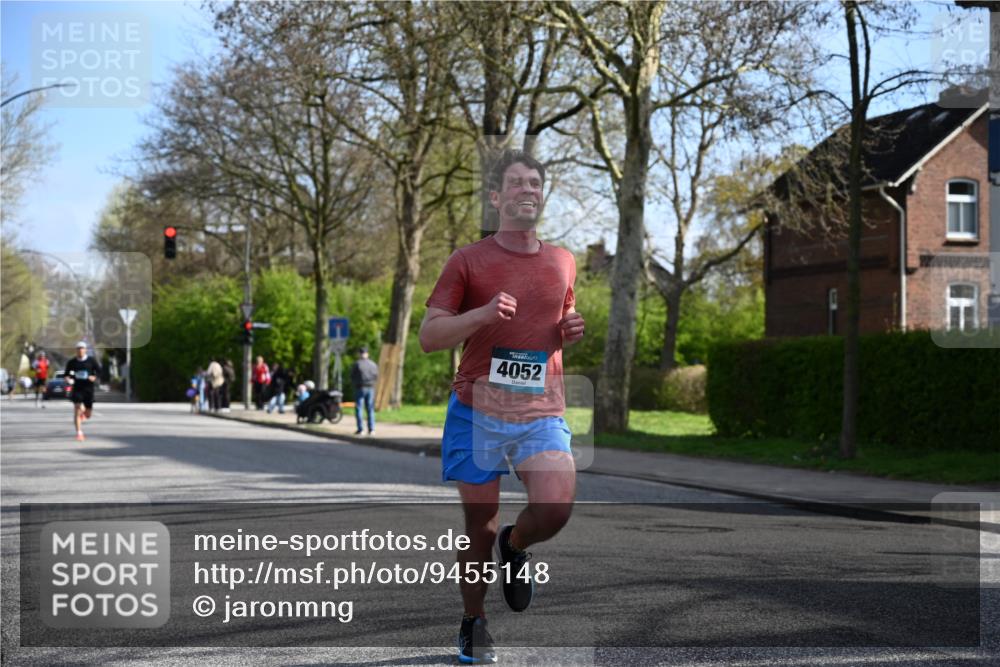12.04.2026 - 45. Internationalen Wilhelmsburger Insellauf J. Mangold http://msf.ph/oto/9455148 12.04.2026 10:24:21 Ziel 3813, 4052, 2595, 4143, 5609, 4296, 5609, 4296, 3558, 4495, 5415 meine-sportfotos.de