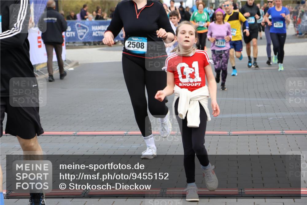 12.04.2026 - 45. Internationalen Wilhelmsburger Insellauf Strokosch-Dieckow http://msf.ph/oto/9455152 12.04.2026 13:03:56 Ziel 2642, 4780, 5063, 2508, 5200, 5208, 4842, 2287 meine-sportfotos.de
