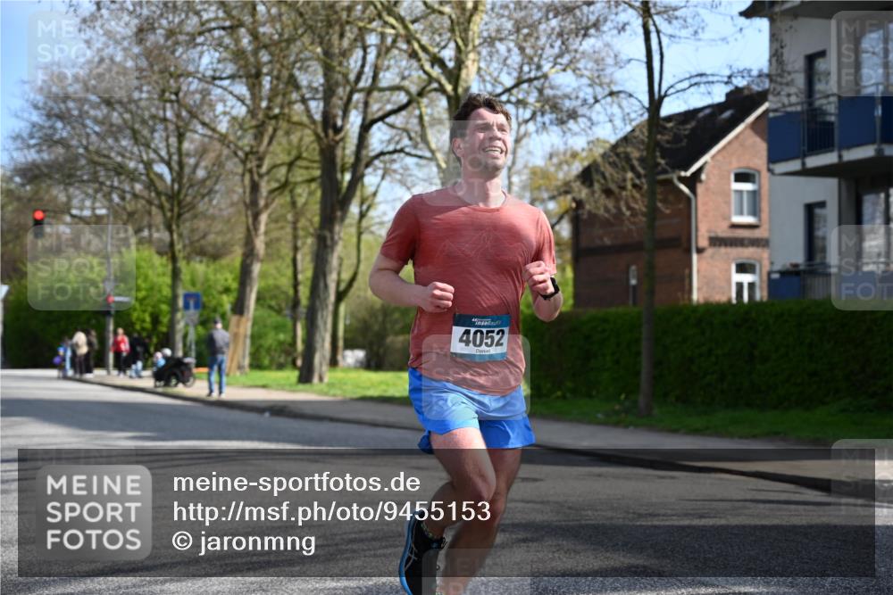 12.04.2026 - 45. Internationalen Wilhelmsburger Insellauf J. Mangold http://msf.ph/oto/9455153 12.04.2026 10:24:22 Ziel 4052, 2595, 4143, 5609, 4296, 3558, 4495, 5415 meine-sportfotos.de